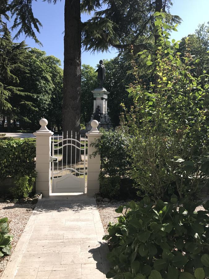 الشقق الفندقية أوربينوفي  Residenza Ambrogi المظهر الخارجي الصورة